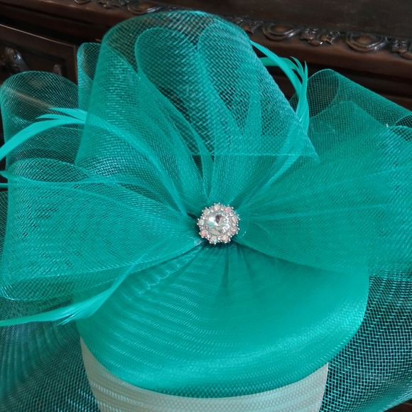 Elegant British Pillbox Hat Lace Veil NWT Church Tea Brunch Party - Picture 2 of 6
